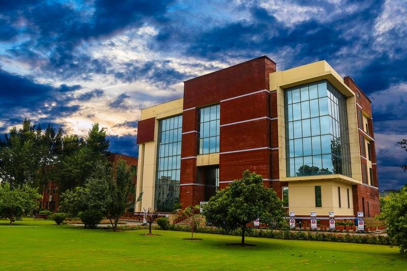 Shaheed Zulfikar Ali Bhutto Institute of Science and Technology, SZABIST, Islamabad - studyup.pk